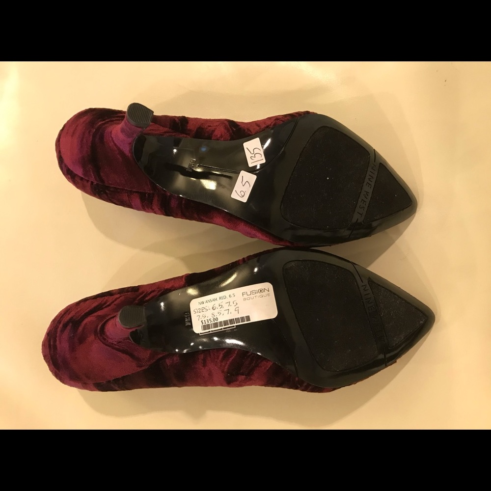 NEW Nine West Velvet Shoes - Picture 5 of 9